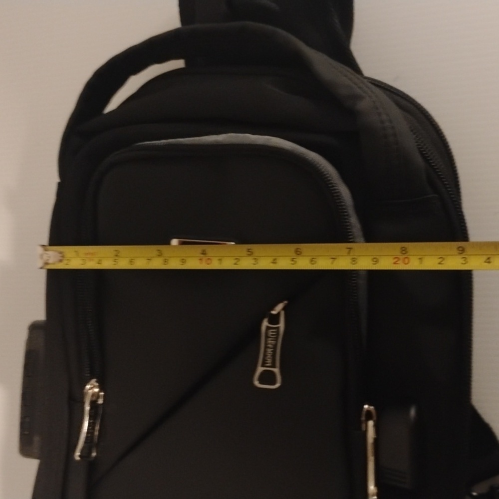 Wilson Anti-Theft Sling Bag Like New Condition - Picture 11 of 12